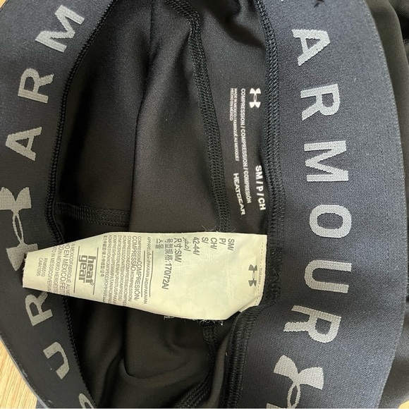 UNDER ARMOUR sz S Capri Leggings Black Crop HeatGear No Slip Waistband - Picture 5 of 5